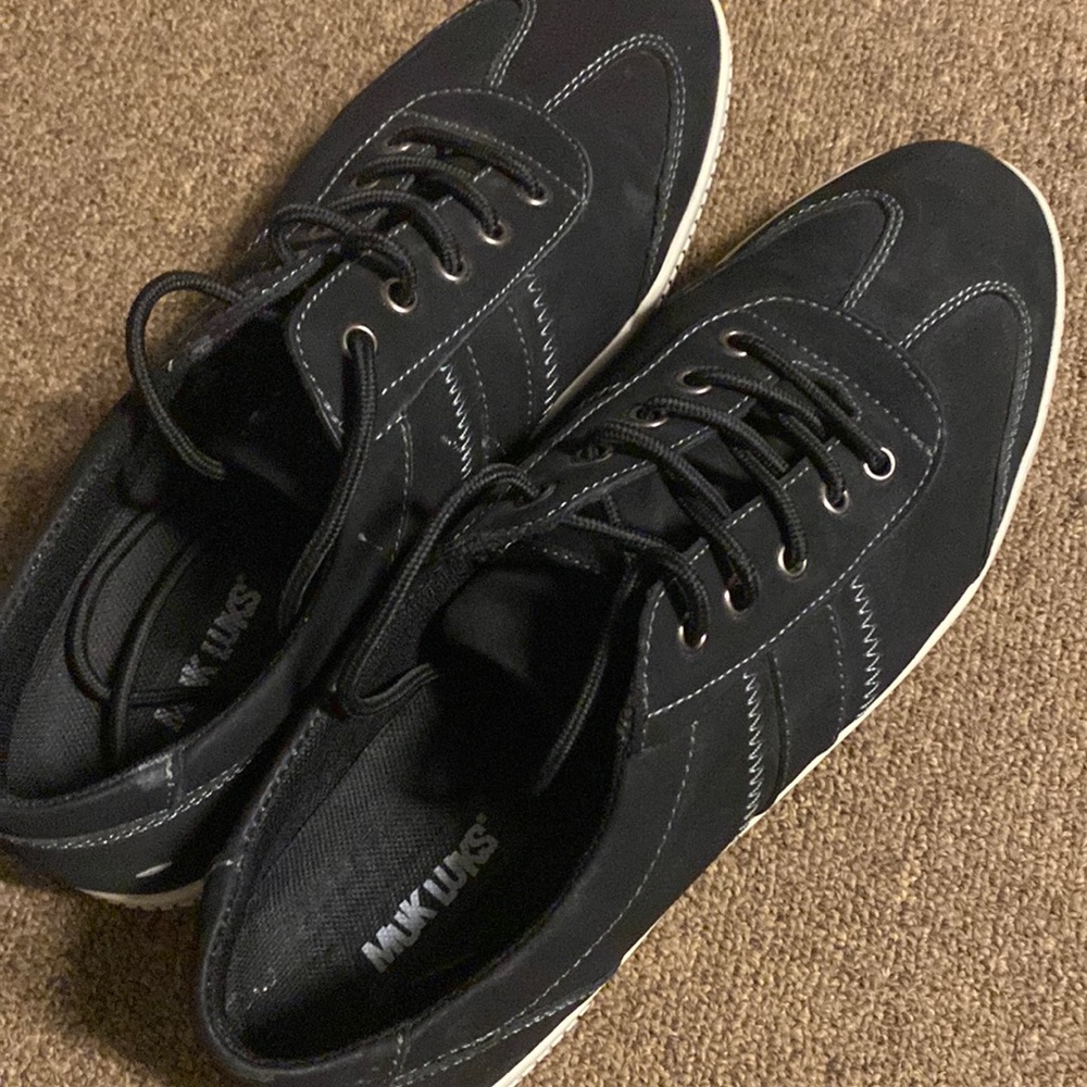 Muk Luks size 11 men’s lace-up sneakers. Black. Used.